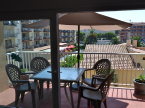 Apartamento Reformado con Estilo, Cerca de la Playa, para Familias, con Terraza y Parking - ES-323-50